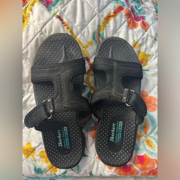 Women's Slide On Skechers Outdoor Lifestyle Sandals in Black Size 6 - Picture 2 of 6